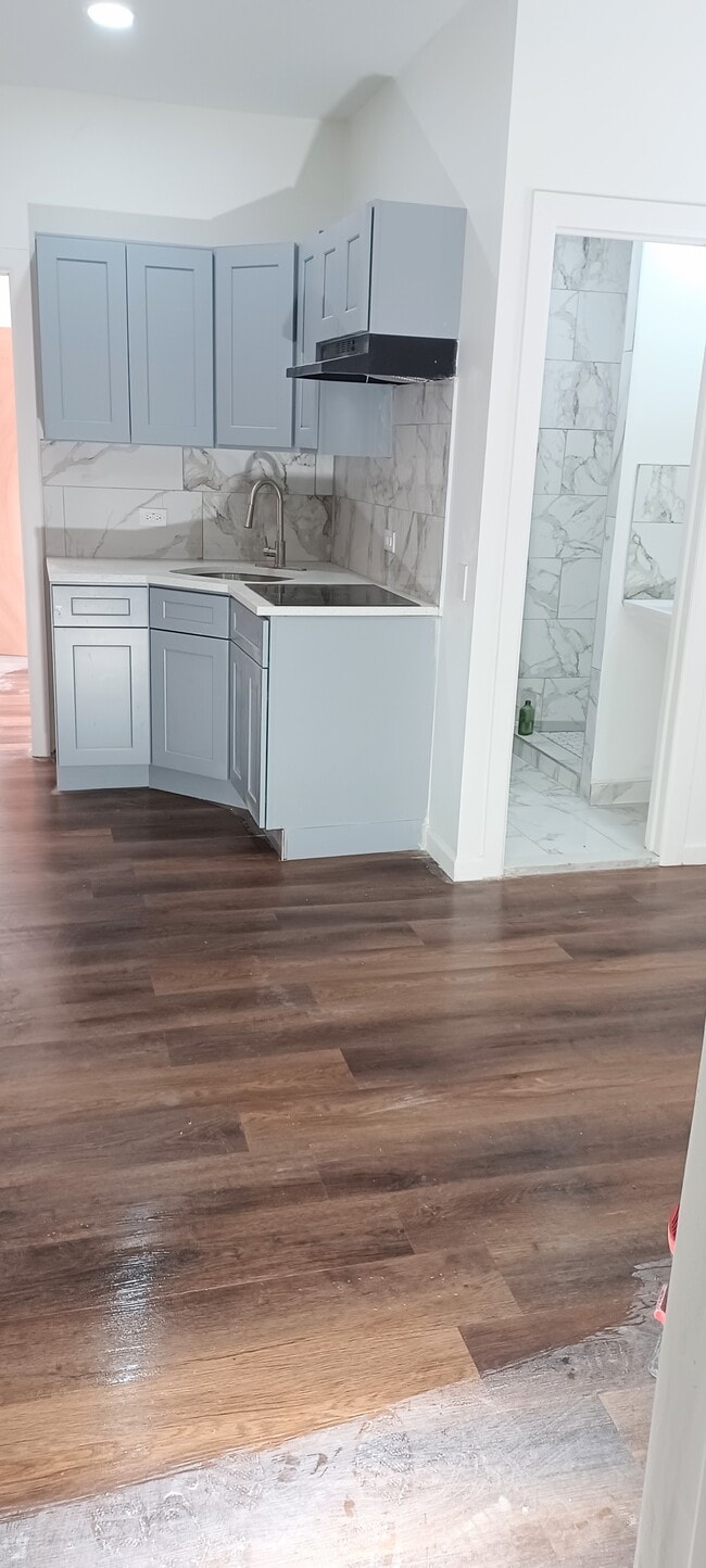 Building Photo - 341 Midwood St