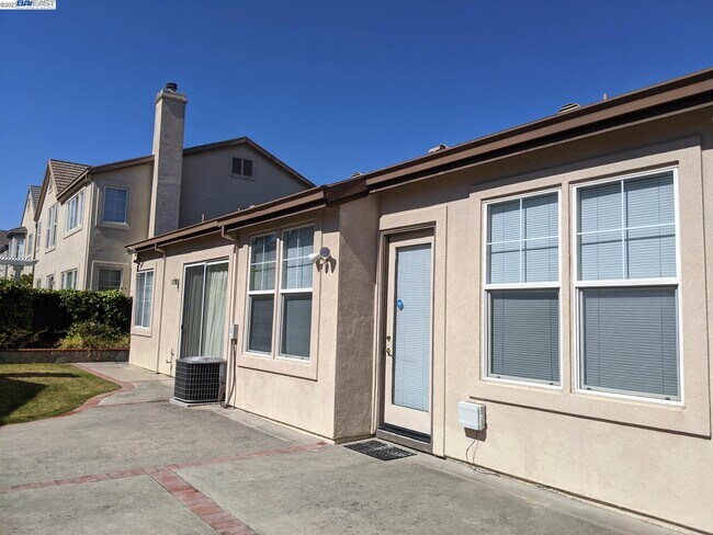 Building Photo - 43401 Laurel Glen Cmn