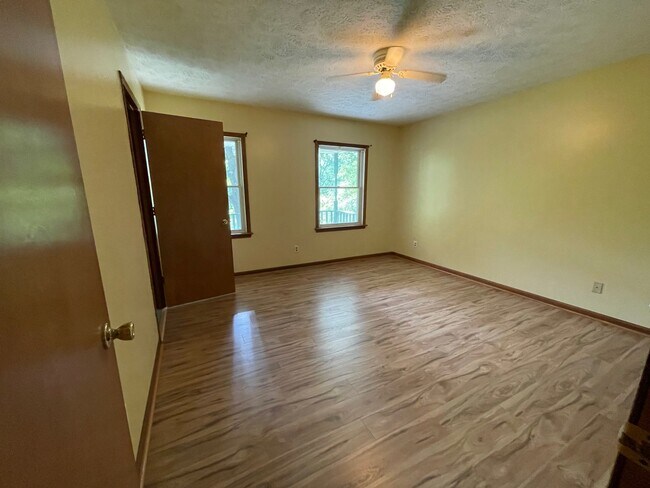 Foto del edificio - 227 Mill Rd