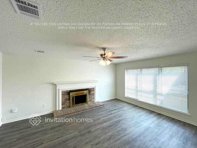 Foto del edificio - 7723 Pine Center Dr