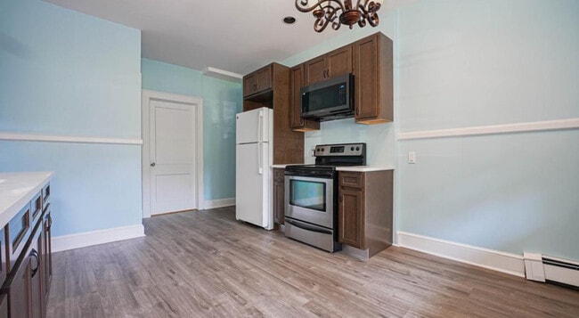 Foto del edificio - 240 Flax Hill Rd