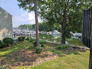 Building Photo - 246 Shoreline Dr