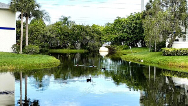 Foto del edificio - 1532 SE Royal Green Cir