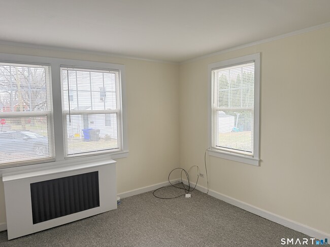 Building Photo - 53 Greenlawn Dr