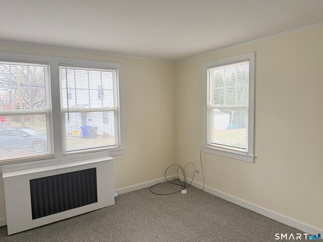 Foto del edificio - 53 Greenlawn Dr