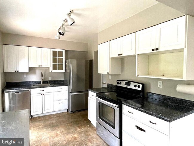 Foto del edificio - 3703 Larchmont Dr