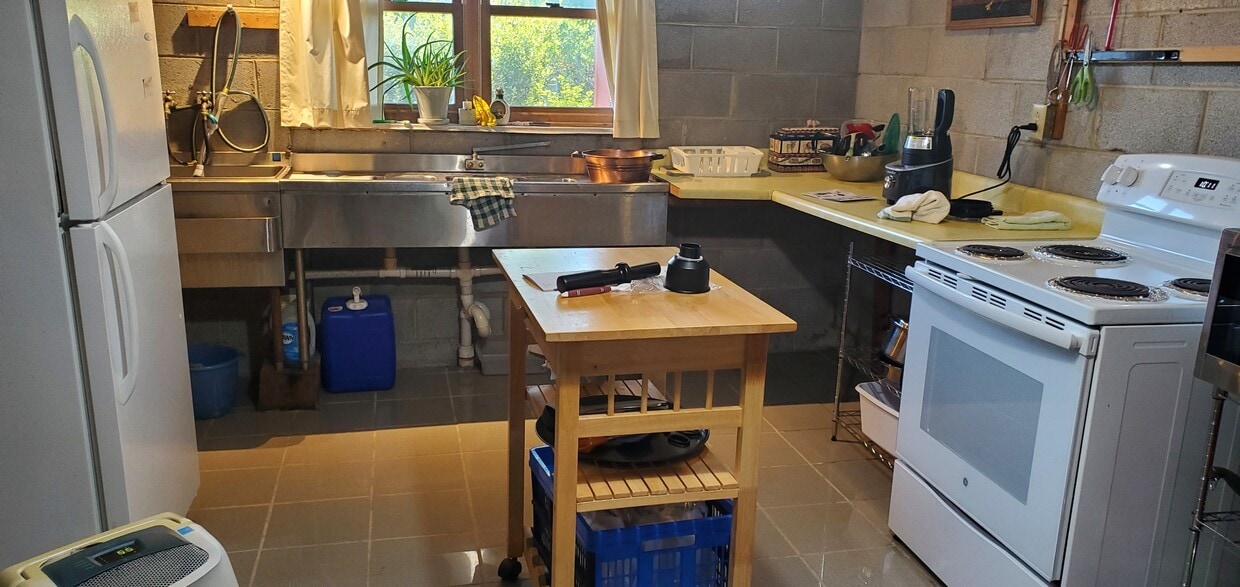 1650 W Lake Rd Unit 1, Sparta, TN 38583 Apartments in Sparta, TN