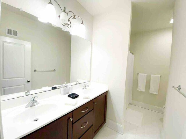 Foto del edificio - 18857 Bethpage Dr