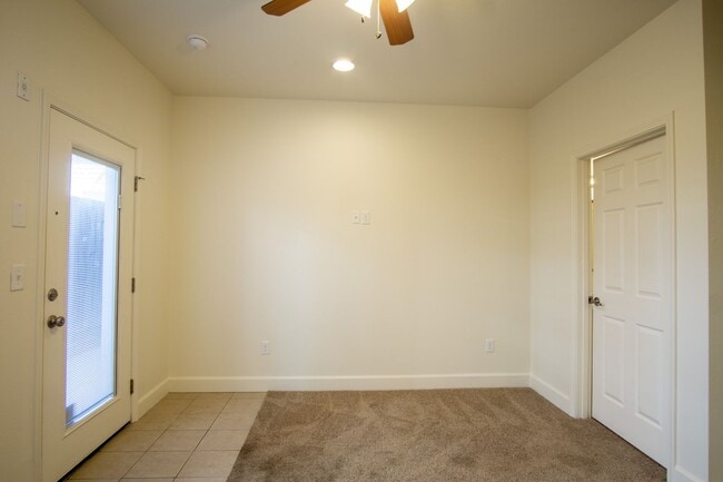 Photo - Contemporary Studio in the Heart of the Ea... Apartment