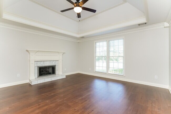 Building Photo - 104 Luna Ln