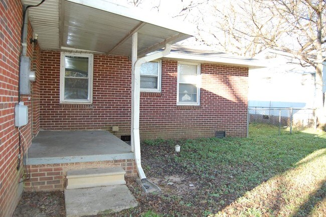 Building Photo - 918 Mockingbird Ln