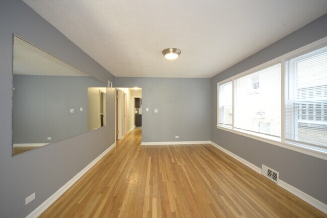 Building Photo - 6205 N Washtenaw Ave