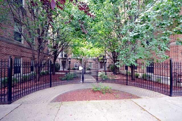 Building Photo - 841 E 52nd St
