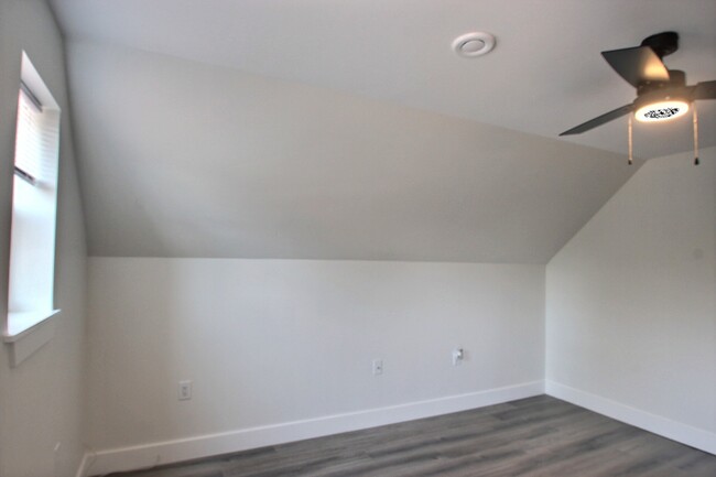Building Photo - 138 Alma St