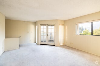 Interior Photo - 420-422 Milford St