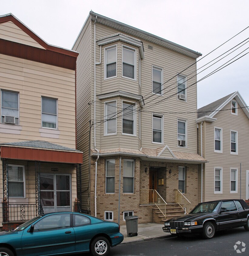 Foto principal - 121 Prospect St