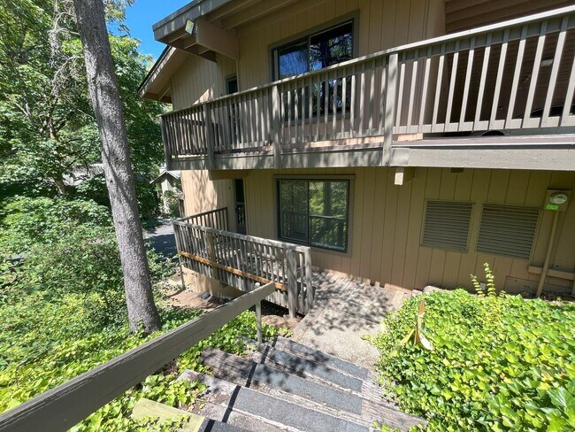 Building Photo - 1Bd/1Ba Condo in West Haven/Sylvan w/ Carp...
