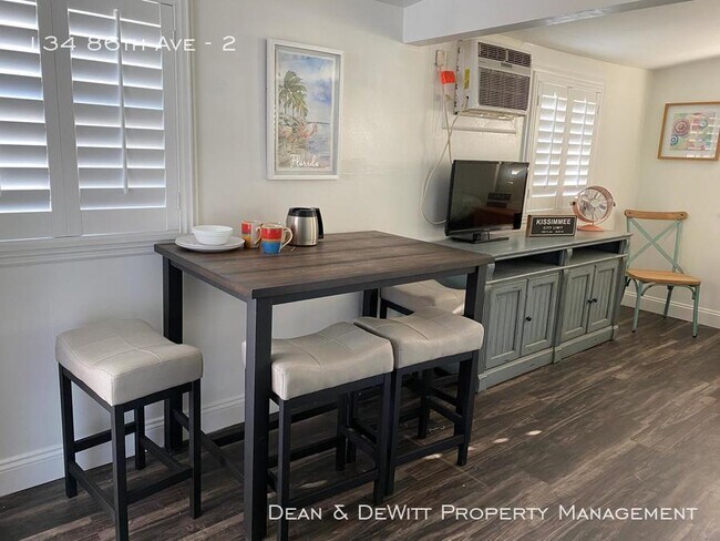Building Photo - Furnished STUDIO For Rent - Treasure Island