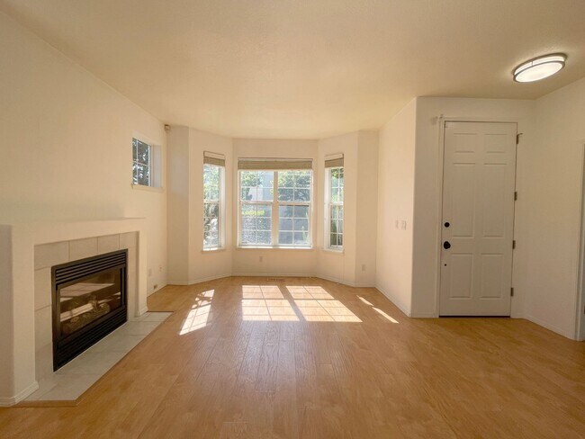Building Photo - Lovely Home in Wilsonville with Central A/...