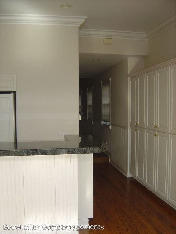 Building Photo - 4 br, 3.5 bath House - 859 I Ave.