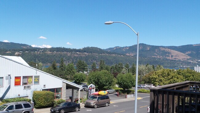 Foto del edificio - Townhouse for Rent Downtown Hood River