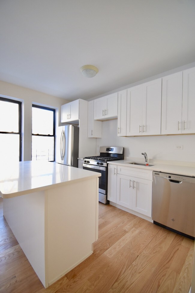 Foto del edificio - 656 W 204th St