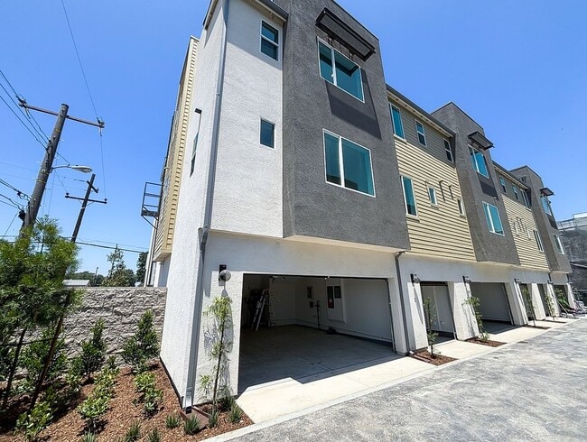 Building Photo - 11706 Arkansas St