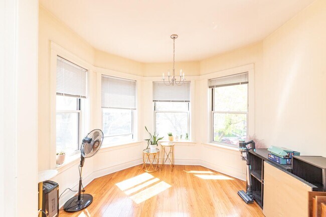 2 bedroom in Chicago IL 60657 - 2 bedroom in Chicago IL 60657 Apartment