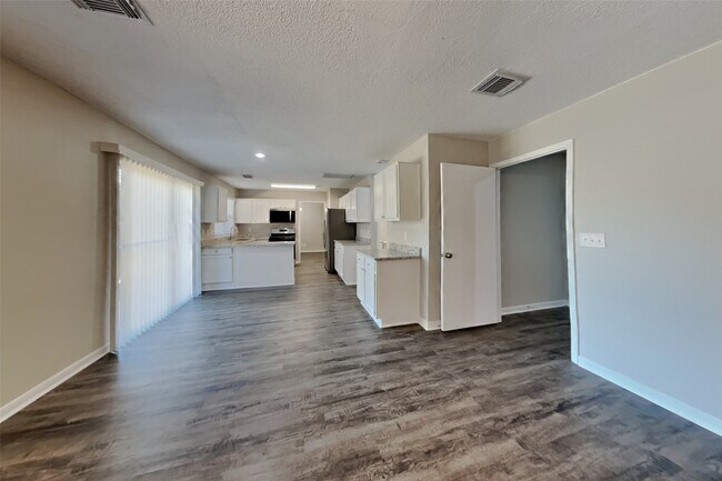 Foto del edificio - 3911 Spring River Dr