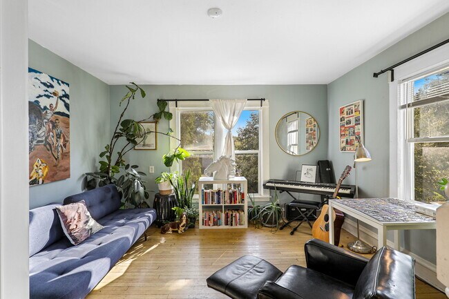 Foto del edificio - 2436 Bryant Ave S
