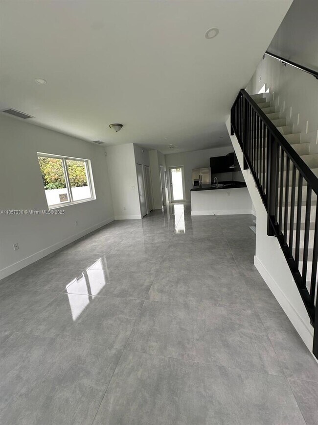 Foto del edificio - 723 NW 19th Ave