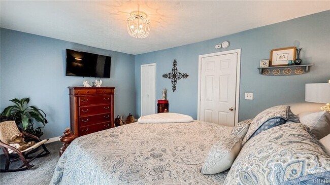 Foto del edificio - Step into this charming home in Auburn, fe...