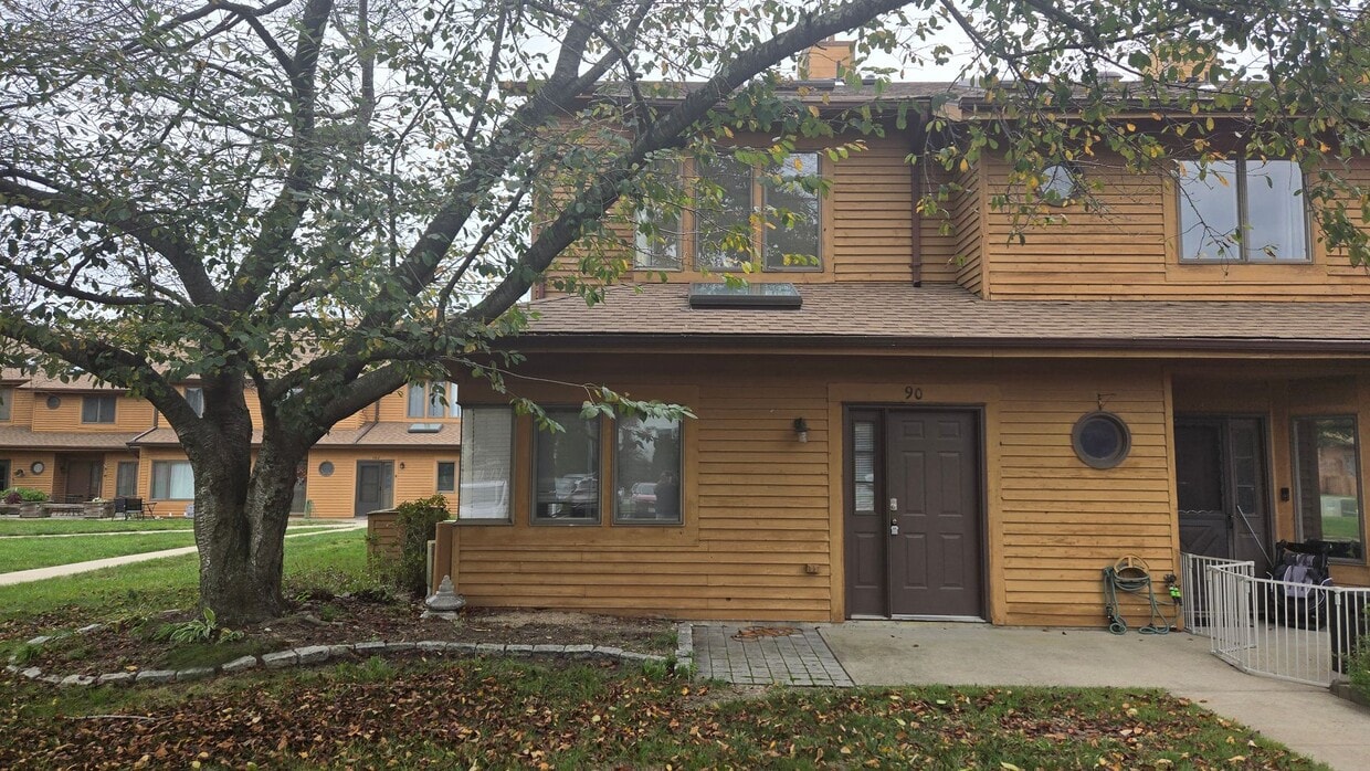 Primary Photo - 2 Bedroom 2 Bathroom Townhome