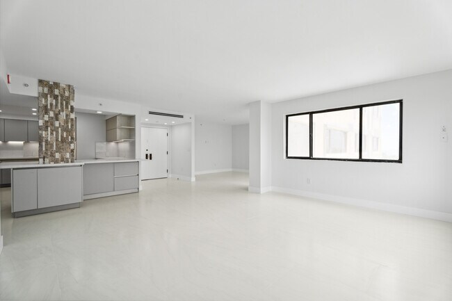 Building Photo - 650 Ocean Dr