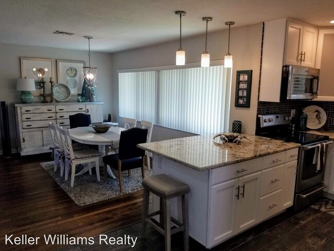 Building Photo - 2 br, 1.5 bath House - 3506 Gulf Blvd