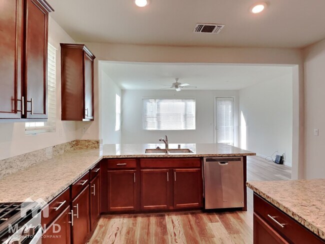 Foto del edificio - 2556 Lacey Ann Ave