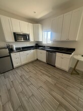 Building Photo - 1647 Ocean Front Walk