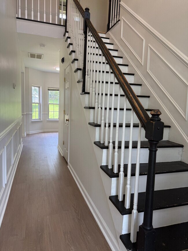 Foto del edificio - 4101 Woodbury Terrace NW