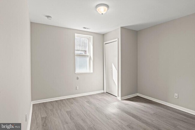 Building Photo - 1004-6 S 52nd St