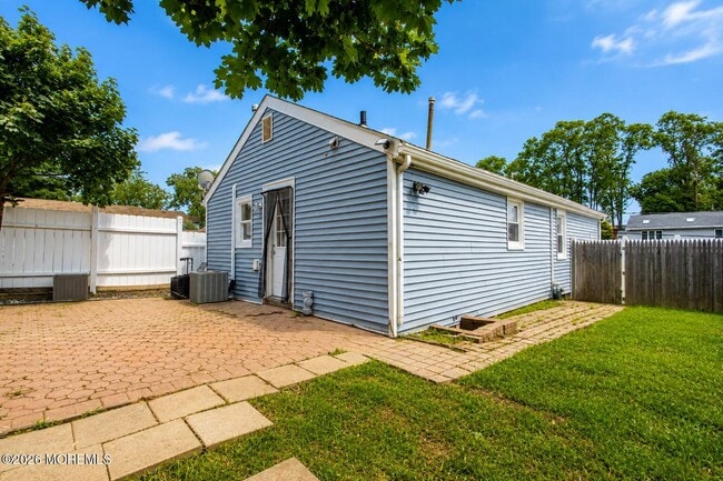 Building Photo - 246 Brookside Ave