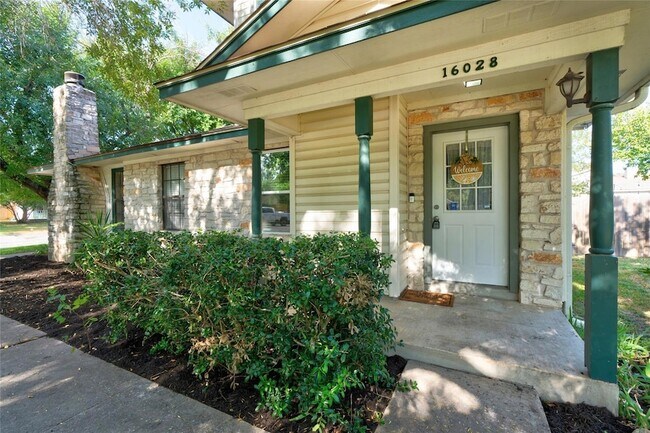 Foto del edificio - 16028 Stoneham Cir