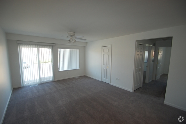 Living Room - Lake Pointe Village Apartments