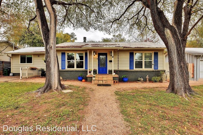 Foto del edificio - 5421 Woodview Ave