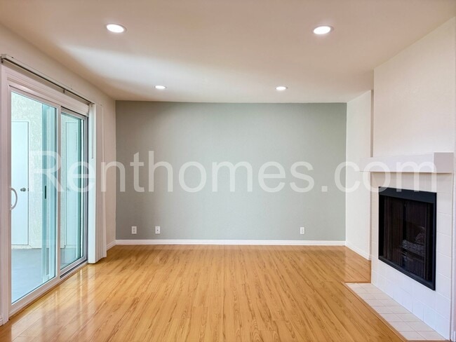 Foto del edificio - 10750 Aderman Ave