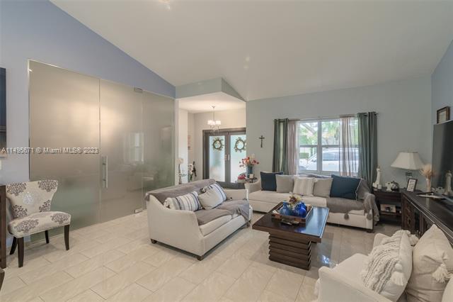 Foto del edificio - 8240 NW 154th Ter