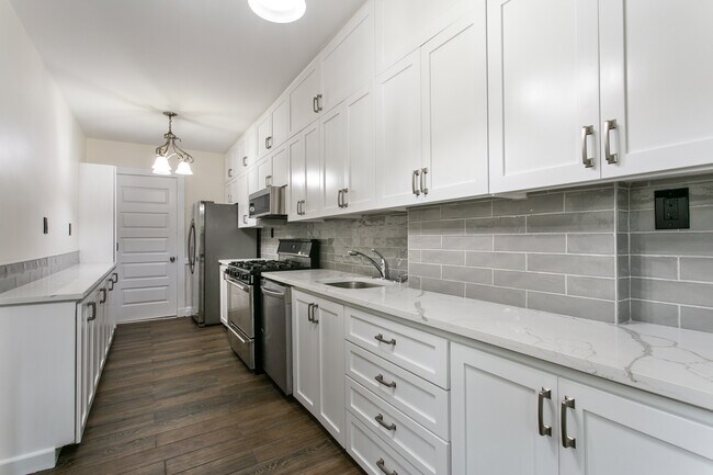 Building Photo - 16 Groton St
