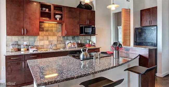 Foto del edificio - 1 br, 1 bath Apartment - 2401 Holcombe Blvd