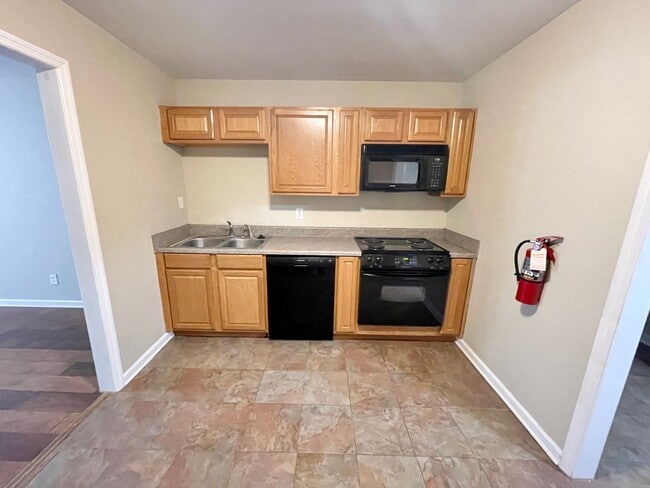 Building Photo - Nice 1 bedroom 1 bath apartment! Location,...