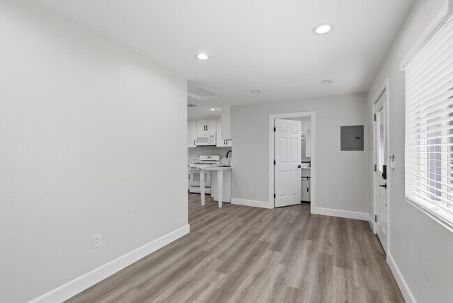 Foto del edificio - 10788 Mercer Ave