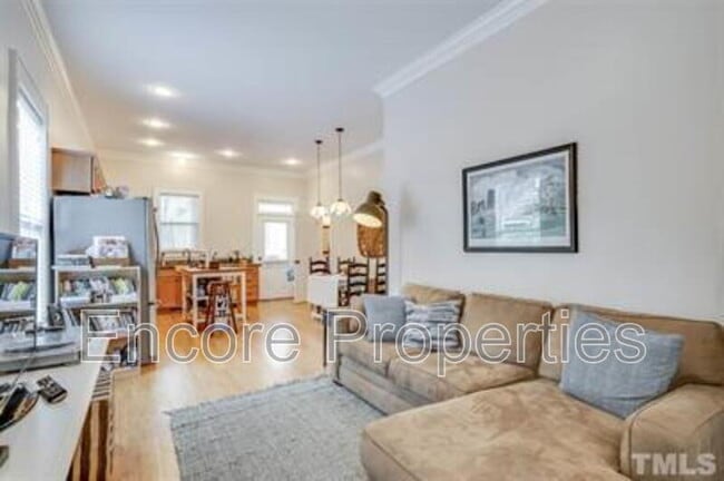 Foto del edificio - 1002 Monmouth Ave